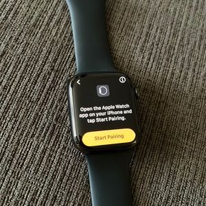 Apple Watch Series 7. GPS + cellular. 45 mm stainless steel.